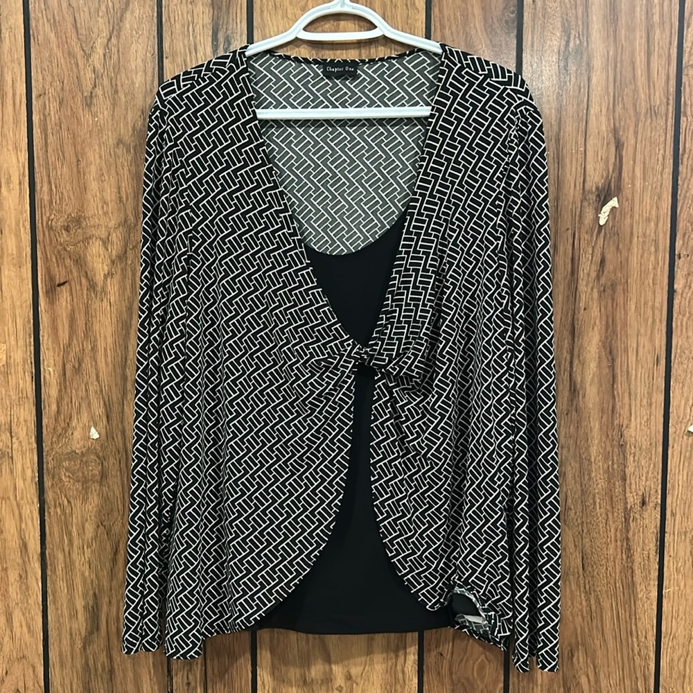 Black and white long sleeve top  women’s Size 1XL